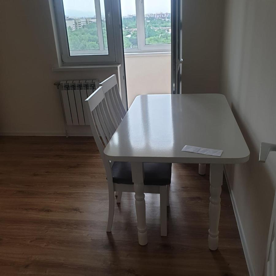 Uzak Apartment 2 Alma-Ata Buitenkant foto